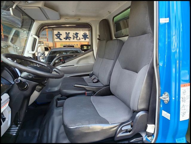MITSUBISHI三菱 CANTER  第11張相片