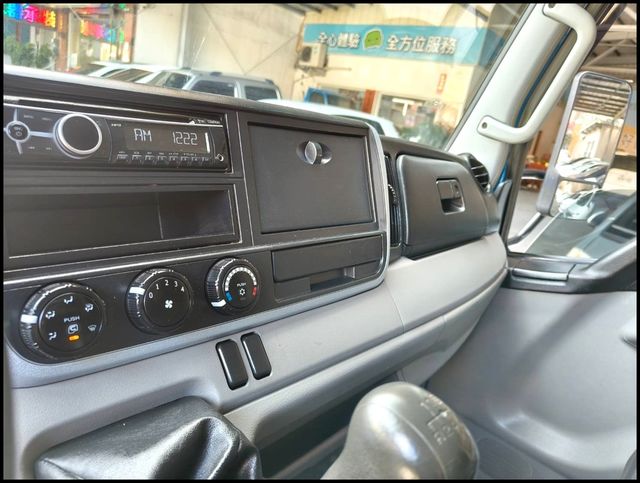 MITSUBISHI三菱 CANTER  第12張相片