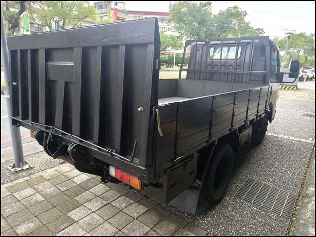 MITSUBISHI三菱 CANTER  第5張相片