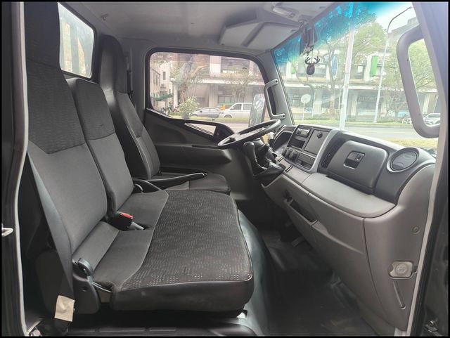 MITSUBISHI三菱 CANTER  第6張相片