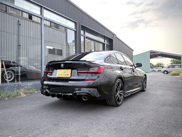 BMW寶馬 330I M SPORT  第2張相片