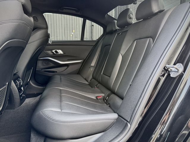 BMW寶馬 330I M SPORT  第10張相片