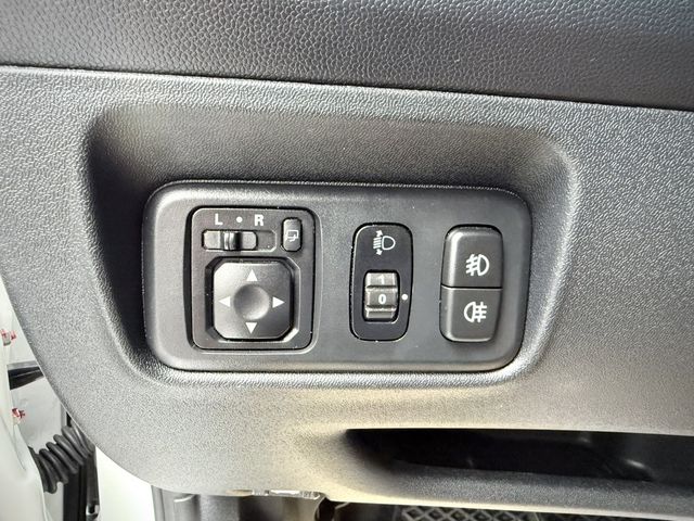 MITSUBISHI三菱 COLT PLUS  第17張相片