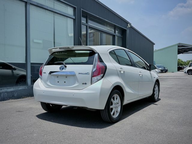 TOYOTA豐田 PRIUS C  第2張相片