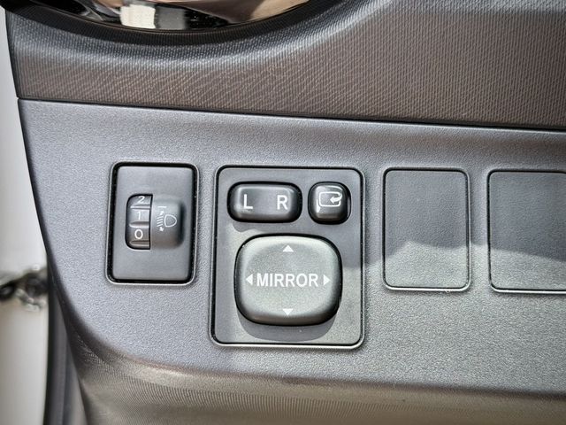 TOYOTA豐田 PRIUS C  第14張相片