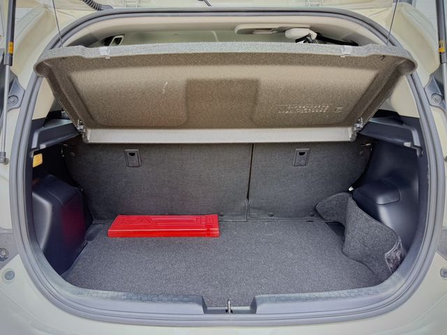 TOYOTA豐田 PRIUS C  第15張相片