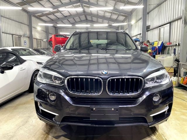 2014年BMW X5 xDrive35i  全景天窗 電尾門 摸門 定速 循跡防滑 雙前電動座椅 記憶座椅  第3張相片
