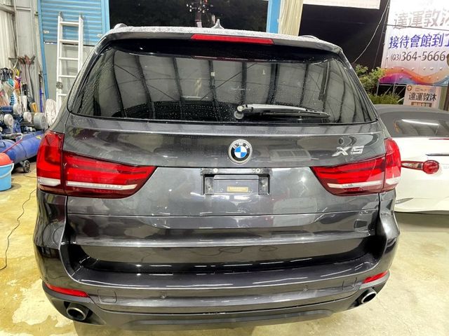 2014年BMW X5 xDrive35i  全景天窗 電尾門 摸門 定速 循跡防滑 雙前電動座椅 記憶座椅  第4張相片