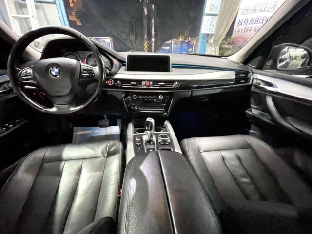 2014年BMW X5 xDrive35i  全景天窗 電尾門 摸門 定速 循跡防滑 雙前電動座椅 記憶座椅  第9張相片