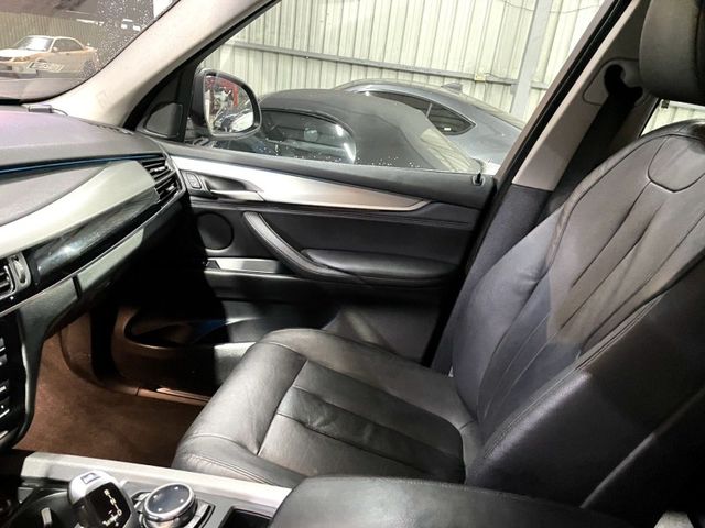 2014年BMW X5 xDrive35i  全景天窗 電尾門 摸門 定速 循跡防滑 雙前電動座椅 記憶座椅  第11張相片
