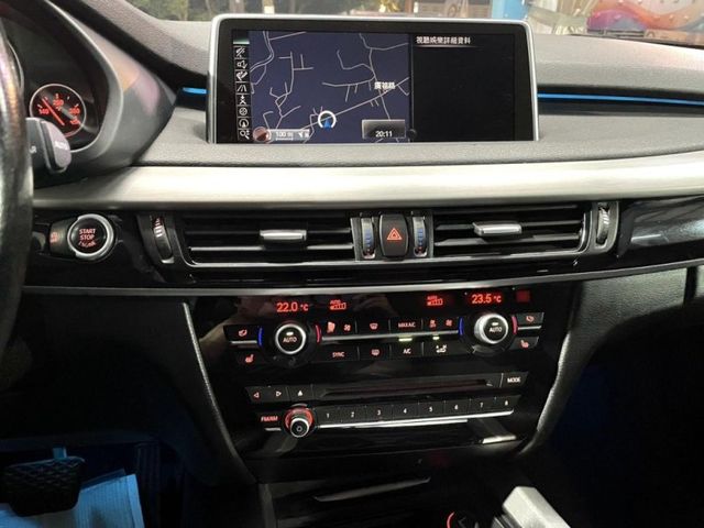 2014年BMW X5 xDrive35i  全景天窗 電尾門 摸門 定速 循跡防滑 雙前電動座椅 記憶座椅  第14張相片