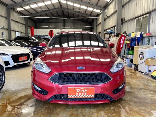 2018 Ford Focus 5D EcoBoost 180頂級運動型 原版件 可認證 天窗 自動停車系統 AEB自動緊急煞車系統 車道變換輔助 系統 HID頭燈 可認證 可配合鑑定試車 全額貸  第3張相片