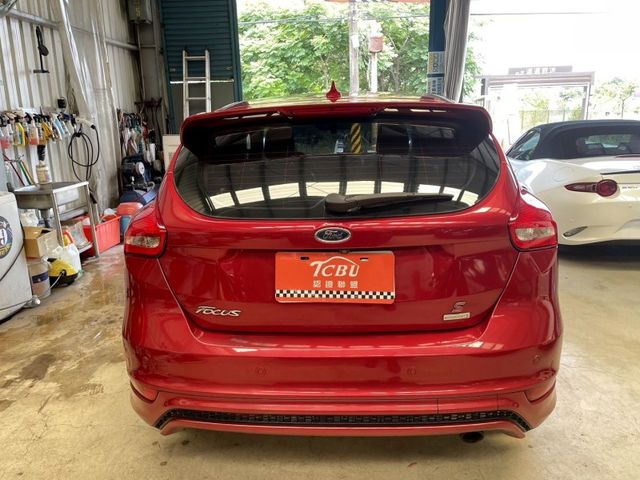 2018 Ford Focus 5D EcoBoost 180頂級運動型 原版件 可認證 天窗 自動停車系統 AEB自動緊急煞車系統 車道變換輔助 系統 HID頭燈 可認證 可配合鑑定試車 全額貸  第4張相片