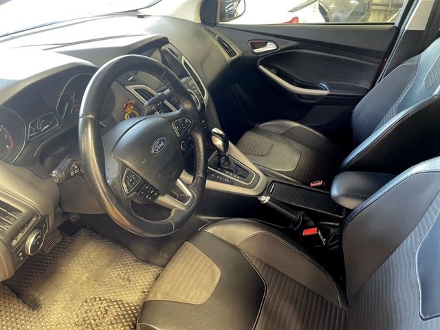 2018 Ford Focus 5D EcoBoost 180頂級運動型 原版件 可認證 天窗 自動停車系統 AEB自動緊急煞車系統 車道變換輔助 系統 HID頭燈 可認證 可配合鑑定試車 全額貸  第5張相片