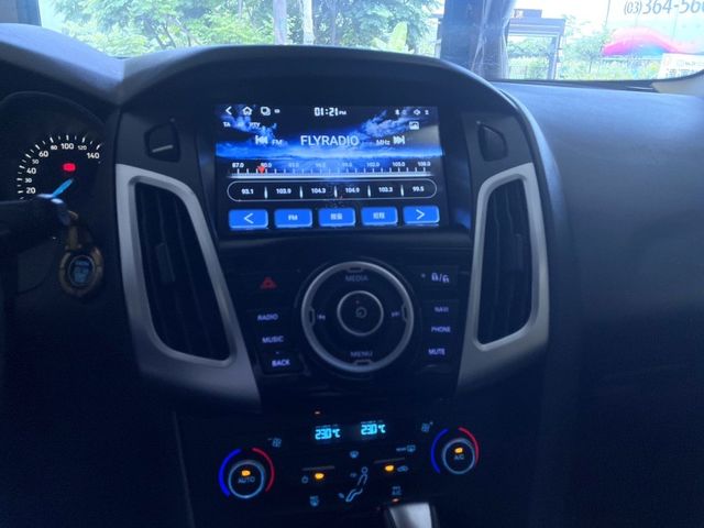2018 Ford Focus 5D EcoBoost 180頂級運動型 原版件 可認證 天窗 自動停車系統 AEB自動緊急煞車系統 車道變換輔助 系統 HID頭燈 可認證 可配合鑑定試車 全額貸  第11張相片