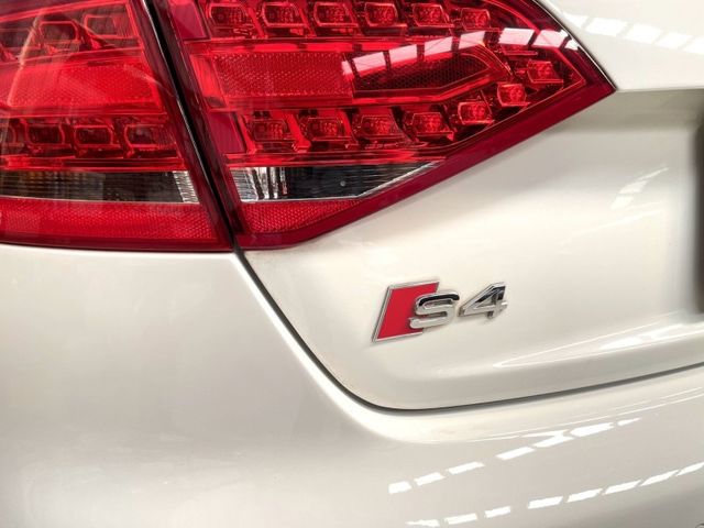 Audi S4  第9張相片