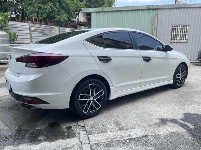 2020 Hyundai Elantra Sport  換檔撥片 Car Play I-KEY 分區溫控 定速巡航 倒車顯影 認證車  第8張相片