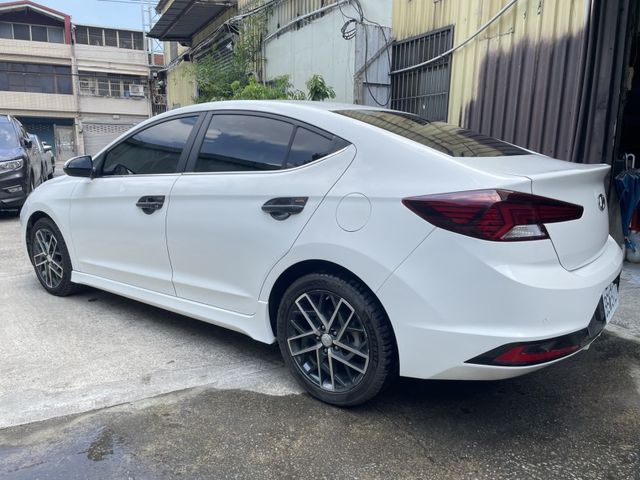 2020 Hyundai Elantra Sport  換檔撥片 Car Play I-KEY 分區溫控 定速巡航 倒車顯影 認證車  第9張相片