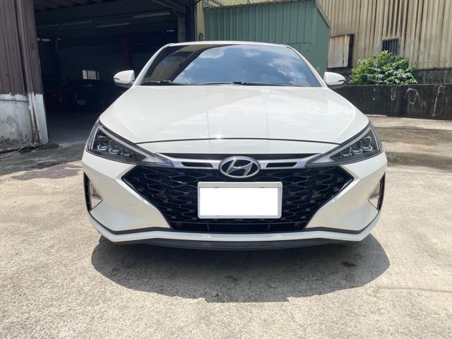 2020 Hyundai Elantra Sport  換檔撥片 Car Play I-KEY 分區溫控 定速巡航 倒車顯影 認證車  第10張相片