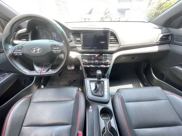 2020 Hyundai Elantra Sport  換檔撥片 Car Play I-KEY 分區溫控 定速巡航 倒車顯影 認證車  第12張相片