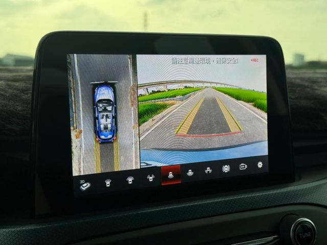 升級360度環景 apple carplay  Led頭尾燈  ACC 雙區恆溫  免鑰匙摸門  抬頭顯示 盲點 B&O  第12張相片