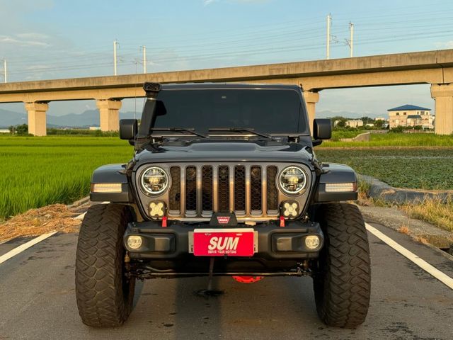全車行照變更 絞盤/兼供曳引/置放架  配備太多 參考富昱汽車臉書粉絲專頁  第2張相片