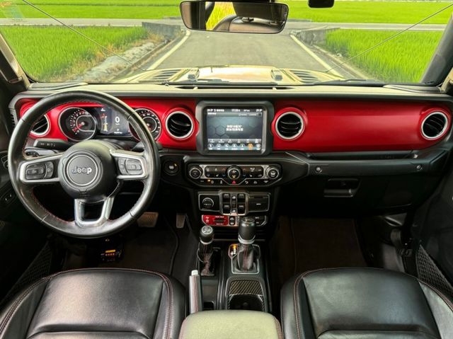 全車行照變更 絞盤/兼供曳引/置放架  配備太多 參考富昱汽車臉書粉絲專頁  第4張相片