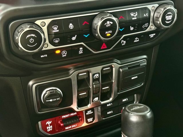 全車行照變更 絞盤/兼供曳引/置放架  配備太多 參考富昱汽車臉書粉絲專頁  第12張相片