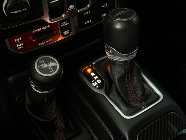 全車行照變更 絞盤/兼供曳引/置放架  配備太多 參考富昱汽車臉書粉絲專頁  第14張相片