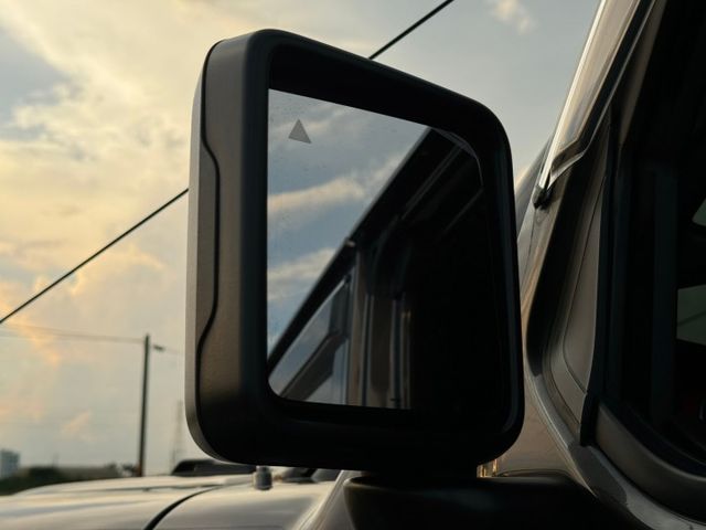 全車行照變更 絞盤/兼供曳引/置放架  配備太多 參考富昱汽車臉書粉絲專頁  第17張相片