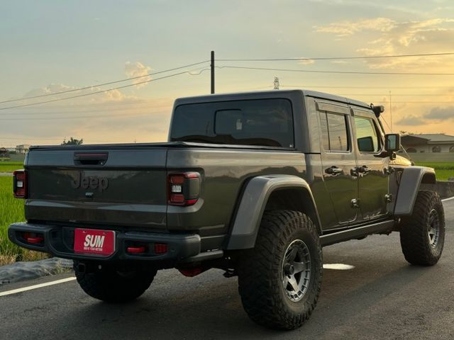 全車行照變更 絞盤/兼供曳引/置放架  配備太多 參考富昱汽車臉書粉絲專頁  第19張相片