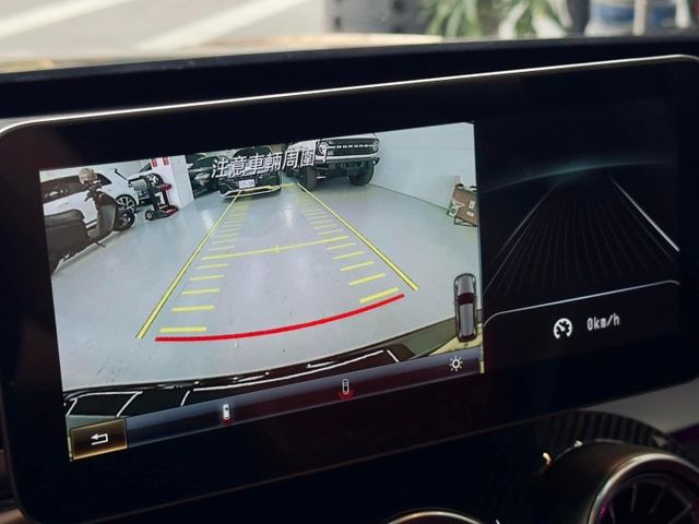 車主改裝 安卓機含Apple Carplay  64色車內氛圍燈 渦輪出風口 副駕駛AMG飾板 高音旋轉柏林  第13張相片