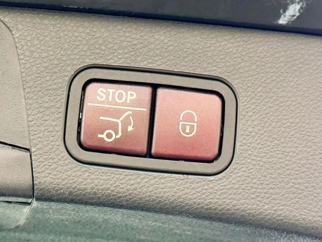 車主改裝 安卓機含Apple Carplay  64色車內氛圍燈 渦輪出風口 副駕駛AMG飾板 高音旋轉柏林  第16張相片