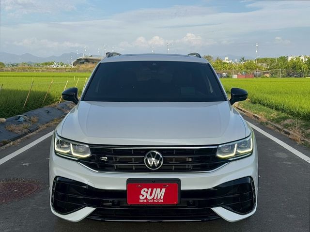 R專屬21輪圈/30種顏色車室氣氛燈/無線Apple CarPlay/Android Auto/抬頭顯示器/ACC  第3張相片