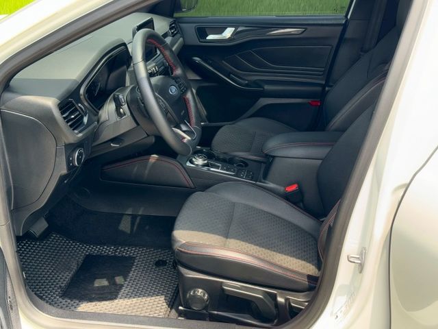 免鑰匙啟動 摸門感應 換檔播片 旋轉式排檔 衛星導航 Apple Car Play 無線充電 雙區恆溫 B&O音響 抬顯  第6張相片