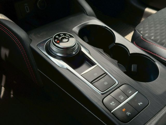 免鑰匙啟動 摸門感應 換檔播片 旋轉式排檔 衛星導航 Apple Car Play 無線充電 雙區恆溫 B&O音響 抬顯  第9張相片