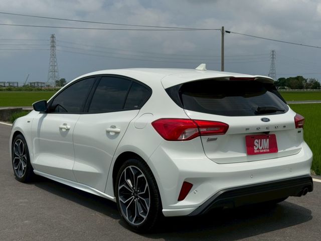 免鑰匙啟動 摸門感應 換檔播片 旋轉式排檔 衛星導航 Apple Car Play 無線充電 雙區恆溫 B&O音響 抬顯  第18張相片