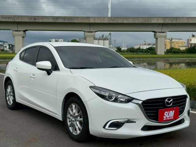 免鑰匙 定速 方向盤快控鍵 倒車顯影 僅售28萬8  第3張相片