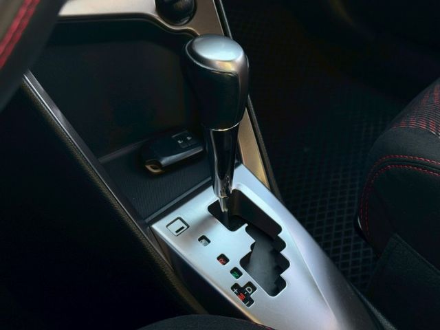 原鈑 僅跑5萬1千公里 I-key 摸門 恆溫 衛星導航 藍芽 倒車影像 數位電視 16吋鋁圈 全車空力套件  第13張相片