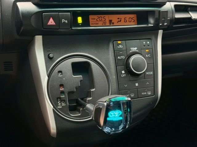 7人座 E版 全車原鈑 低里程 無待修 僅跑9萬 有安卓機 有前後行車記錄器 有恆溫空調 現在只要2X萬即可帶走  第14張相片