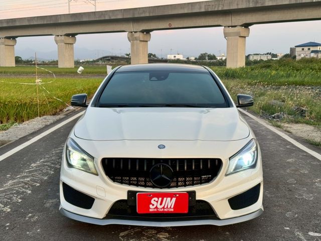 電動座椅 免鑰匙啟動 加熱座椅 倒車顯影 定速 全景天窗 雙區恆溫 藍芽 胎壓偵測  第2張相片