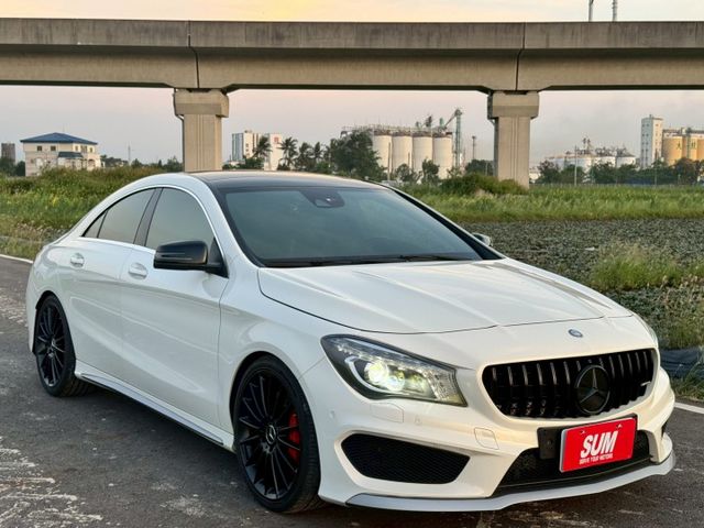 電動座椅 免鑰匙啟動 加熱座椅 倒車顯影 定速 全景天窗 雙區恆溫 藍芽 胎壓偵測  第4張相片