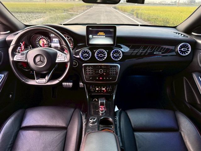 電動座椅 免鑰匙啟動 加熱座椅 倒車顯影 定速 全景天窗 雙區恆溫 藍芽 胎壓偵測  第5張相片