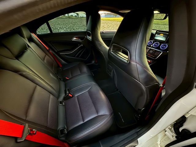 電動座椅 免鑰匙啟動 加熱座椅 倒車顯影 定速 全景天窗 雙區恆溫 藍芽 胎壓偵測  第9張相片