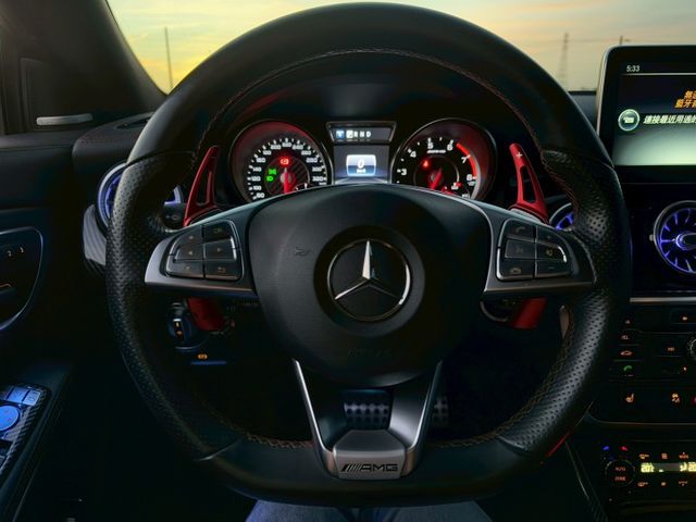 電動座椅 免鑰匙啟動 加熱座椅 倒車顯影 定速 全景天窗 雙區恆溫 藍芽 胎壓偵測  第10張相片