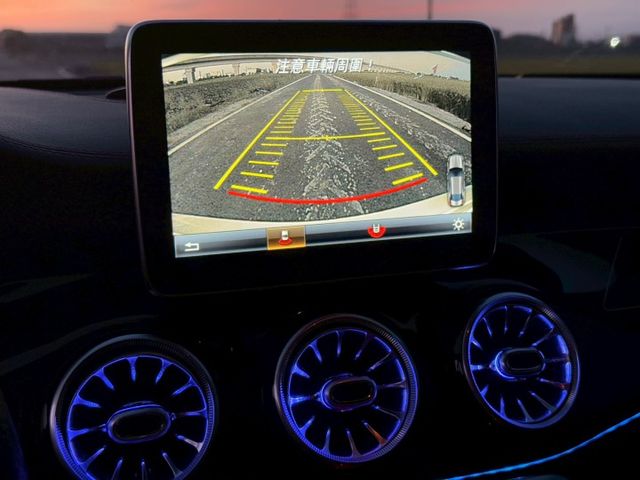 電動座椅 免鑰匙啟動 加熱座椅 倒車顯影 定速 全景天窗 雙區恆溫 藍芽 胎壓偵測  第12張相片