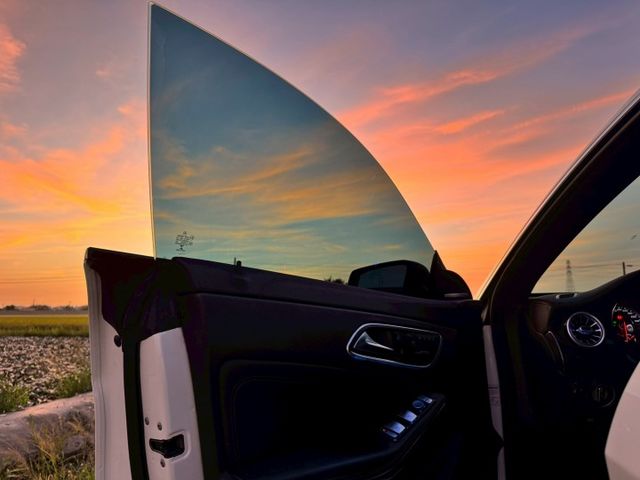 電動座椅 免鑰匙啟動 加熱座椅 倒車顯影 定速 全景天窗 雙區恆溫 藍芽 胎壓偵測  第15張相片