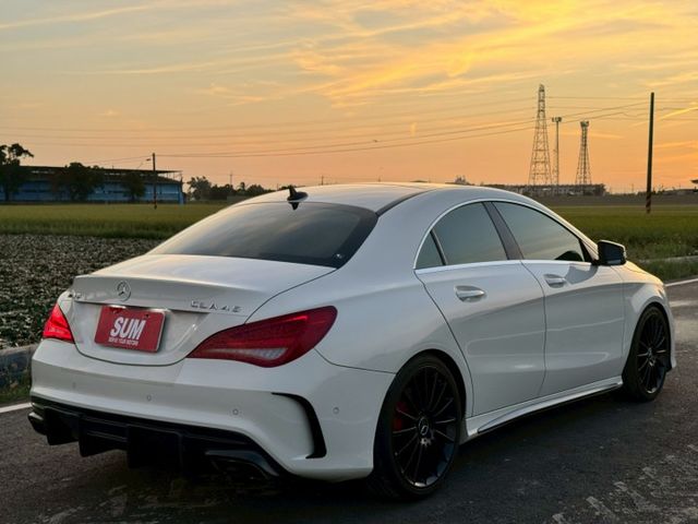 電動座椅 免鑰匙啟動 加熱座椅 倒車顯影 定速 全景天窗 雙區恆溫 藍芽 胎壓偵測  第20張相片