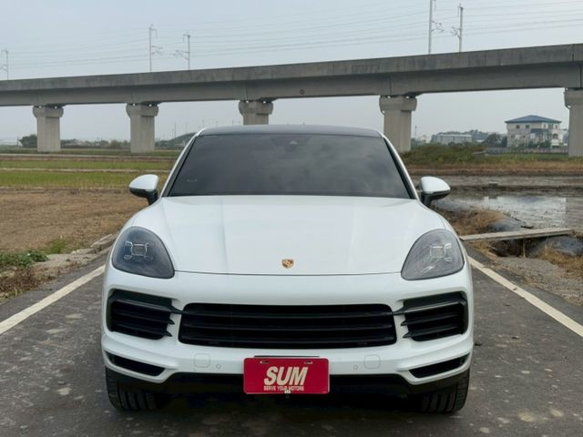 電子懸吊、免鑰匙啟動、全景天窗、電動尾門、電動記憶座椅、跑車計時套件、APPLE CARPLAY、倒車顯影、切換模式旋鈕  第3張相片