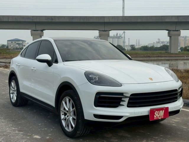 電子懸吊、免鑰匙啟動、全景天窗、電動尾門、電動記憶座椅、跑車計時套件、APPLE CARPLAY、倒車顯影、切換模式旋鈕  第4張相片